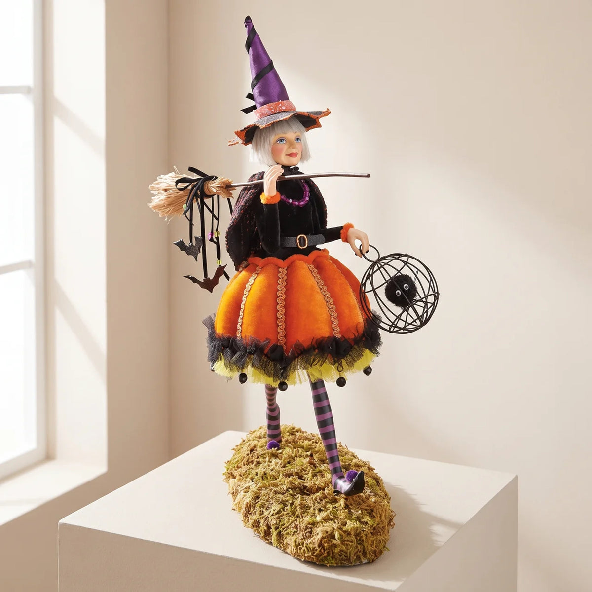 Halloween Figurine Witch Decor Multicolor Indoor Decorative Resin Figure - Image 1
