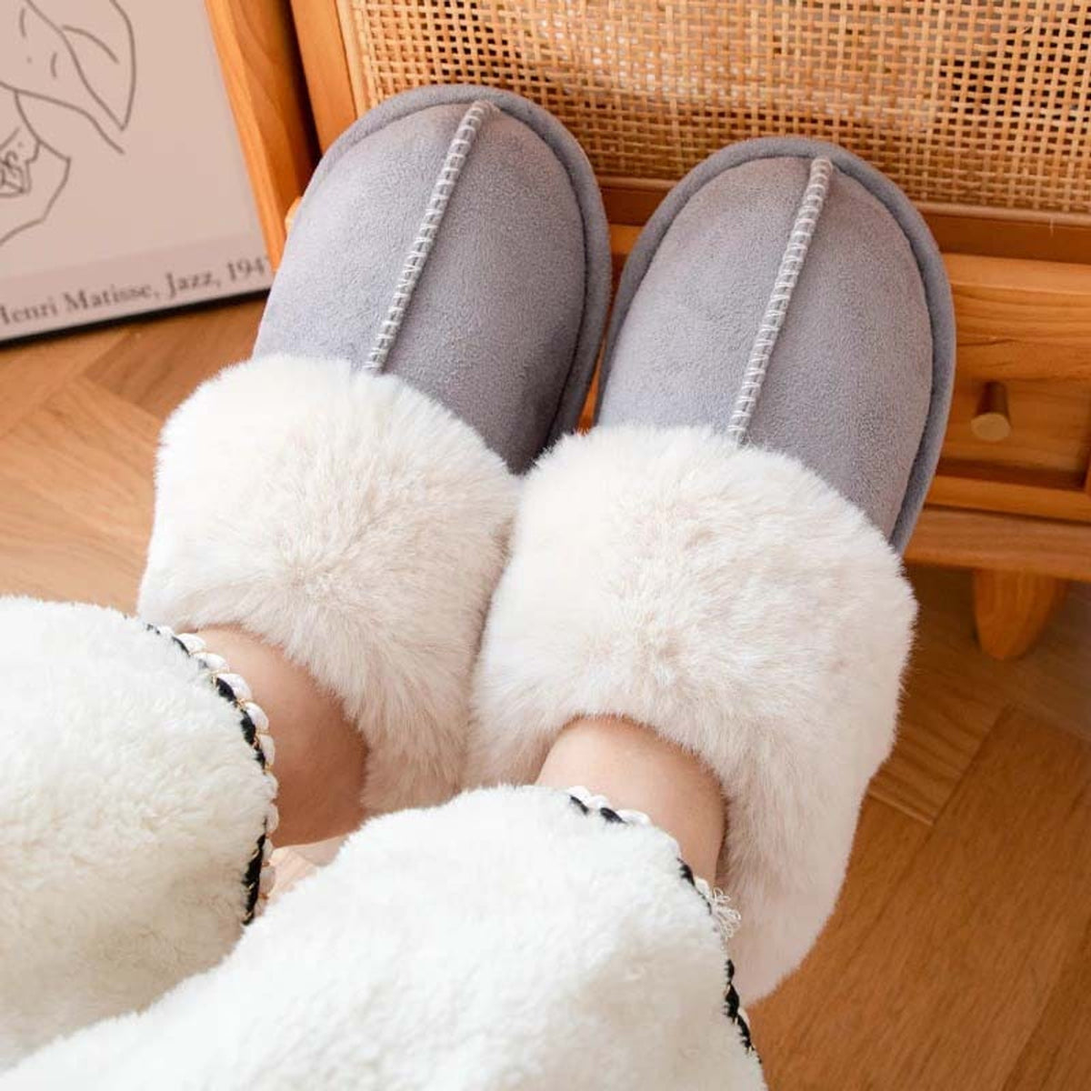 Heated Slippers With Soft Lining And Non-Slip Sole - Image 4