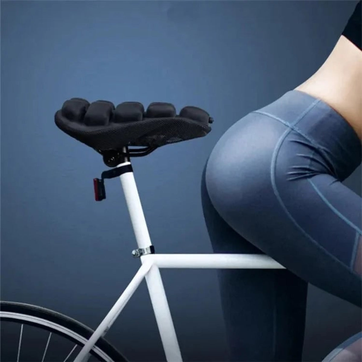 Inflatable Bike Seat Cover With Hand Pump And Elastic Straps - Image 8