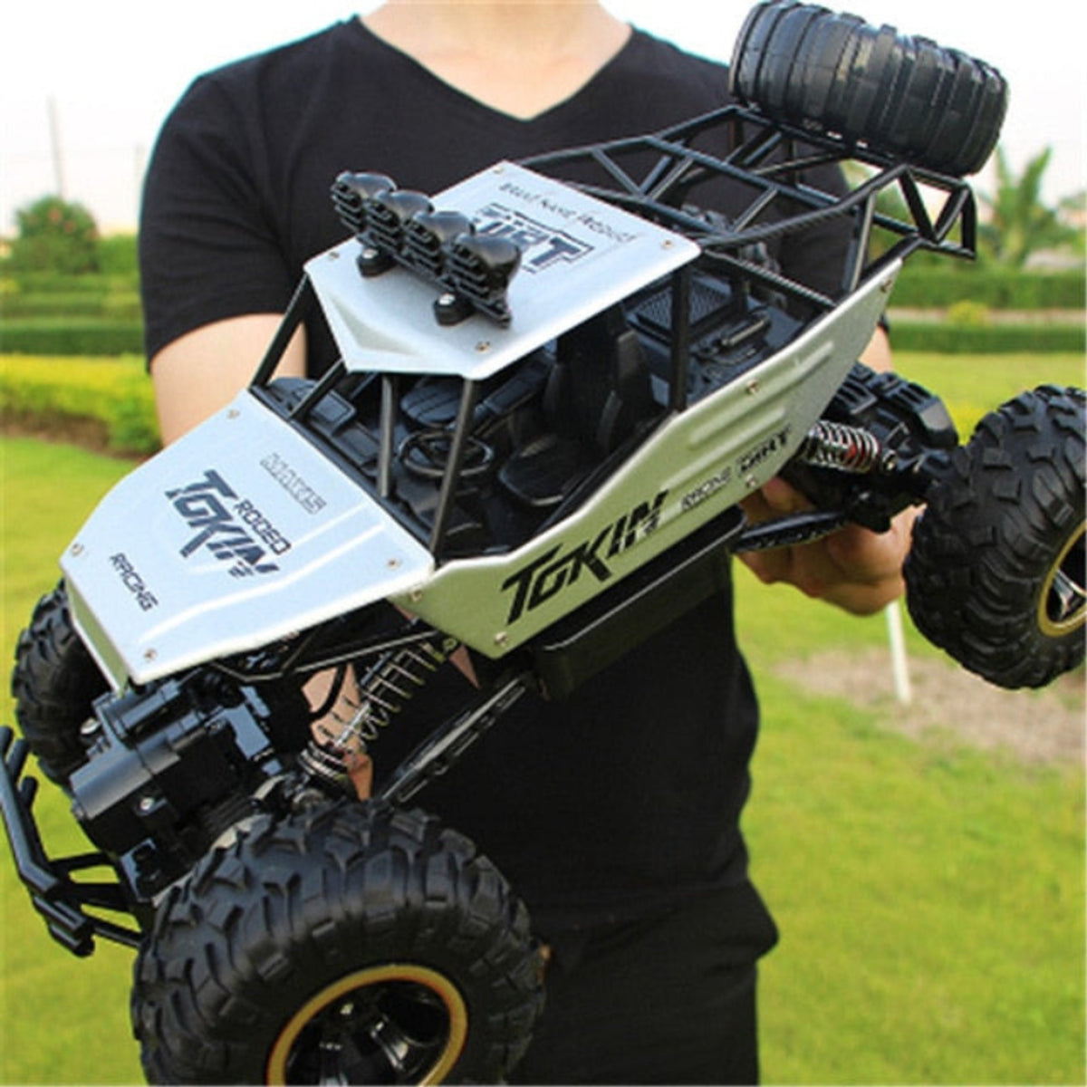RC Offroad Car 4x4 Remote Control Truck With Rechargeable Battery - Image 4