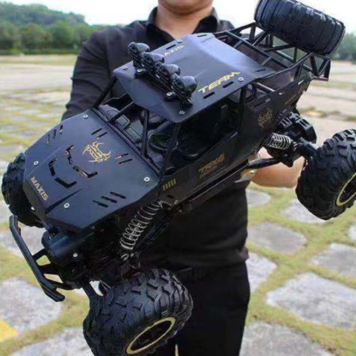 RC Offroad Car 4x4 Remote Control Truck With Rechargeable Battery - Image 2